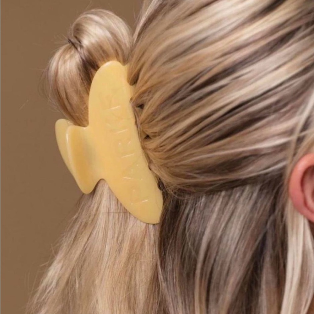 PARKE Hair Claw Clip in Maize